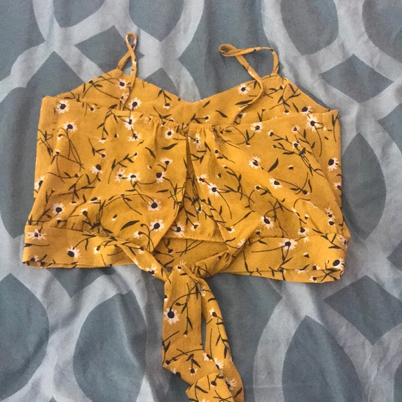 Midriff top with semi open back. - Picture 2 of 2